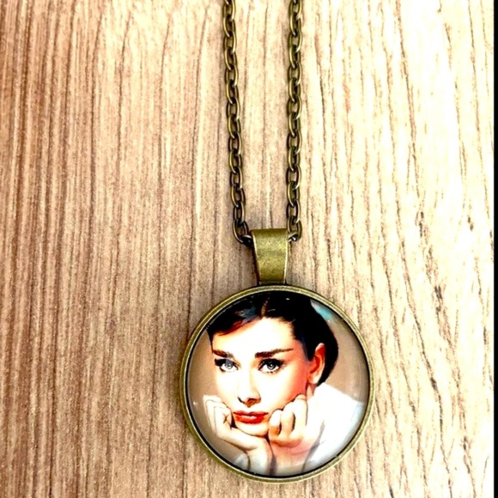 Audrey Hepburn Necklace, NWT